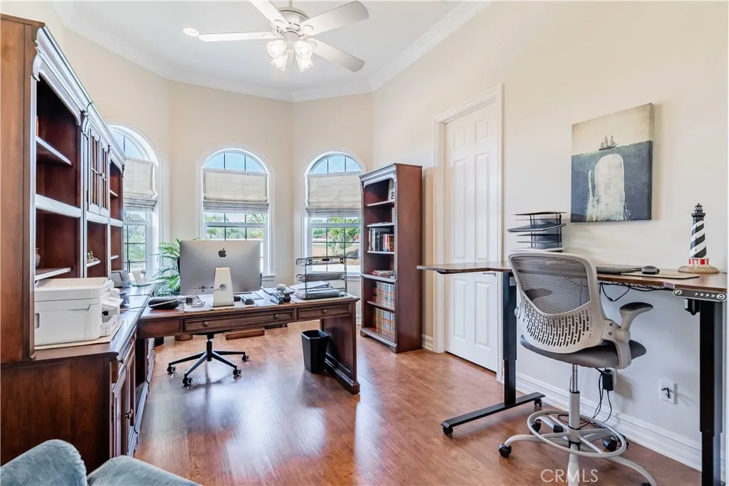 25025 Las Palmeras Dr, Temecula, California 92590 home-pic-26