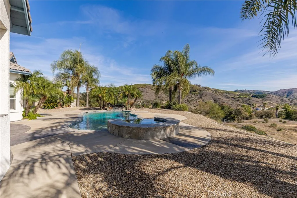 25025 Las Palmeras Dr, Temecula, California 92590 home-pic-44