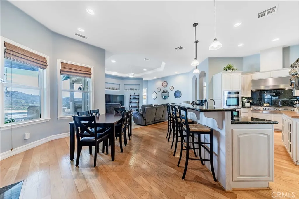 25025 Las Palmeras Dr, Temecula, California 92590 home-pic-11