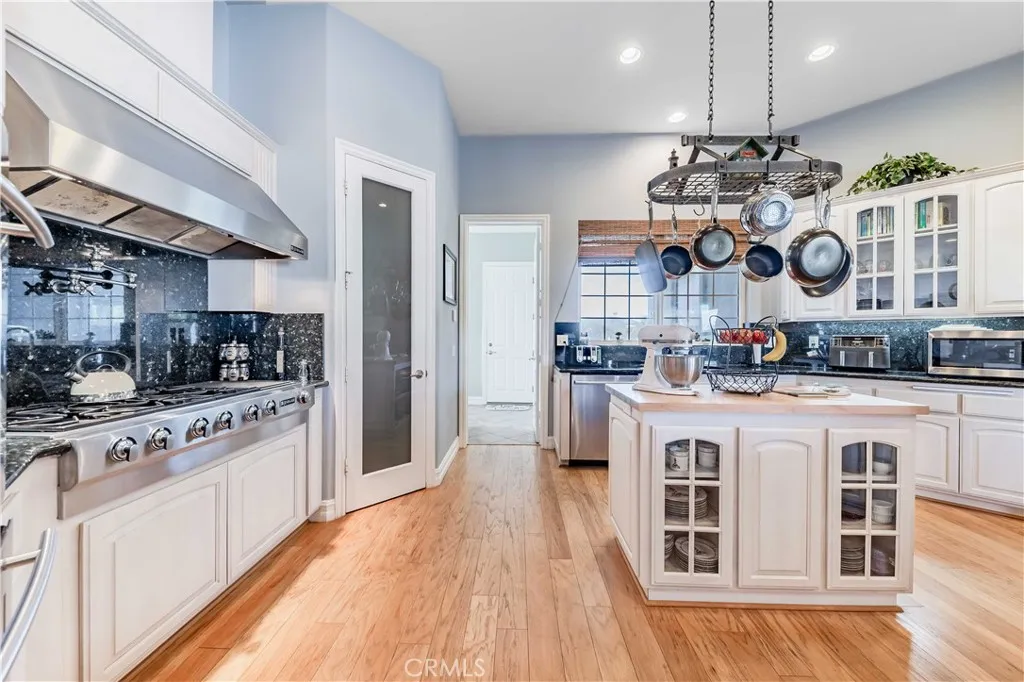 25025 Las Palmeras Dr, Temecula, California 92590 home-pic-14