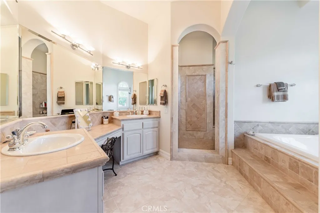 25025 Las Palmeras Dr, Temecula, California 92590 home-pic-23