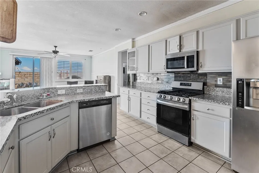 9171 Ravenswood, Hesperia, California 92344 home-pic-9