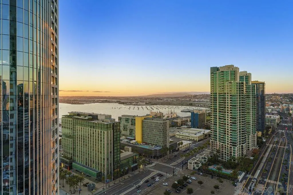 700 W E Street 2802, San Diego, California 92101 home-pic-12