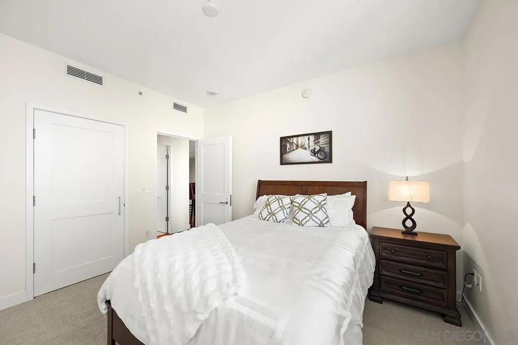 700 W E Street 2802, San Diego, California 92101 home-pic-33