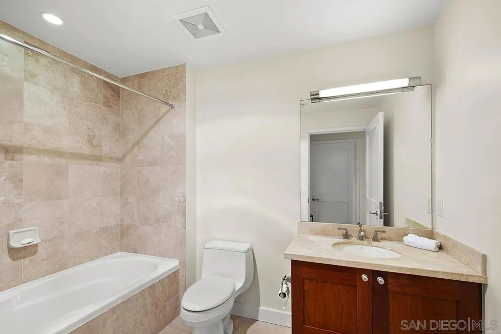 700 W E Street 2802, San Diego, California 92101 home-pic-34