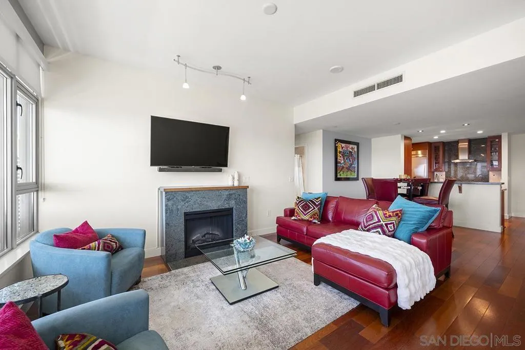 700 W E Street 2802, San Diego, California 92101 home-pic-17