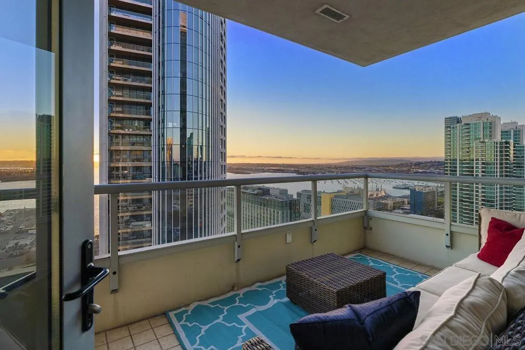 700 W E Street 2802, San Diego, California 92101 home-pic-3