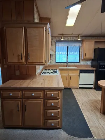 Tons of cabinet space in kitchen area