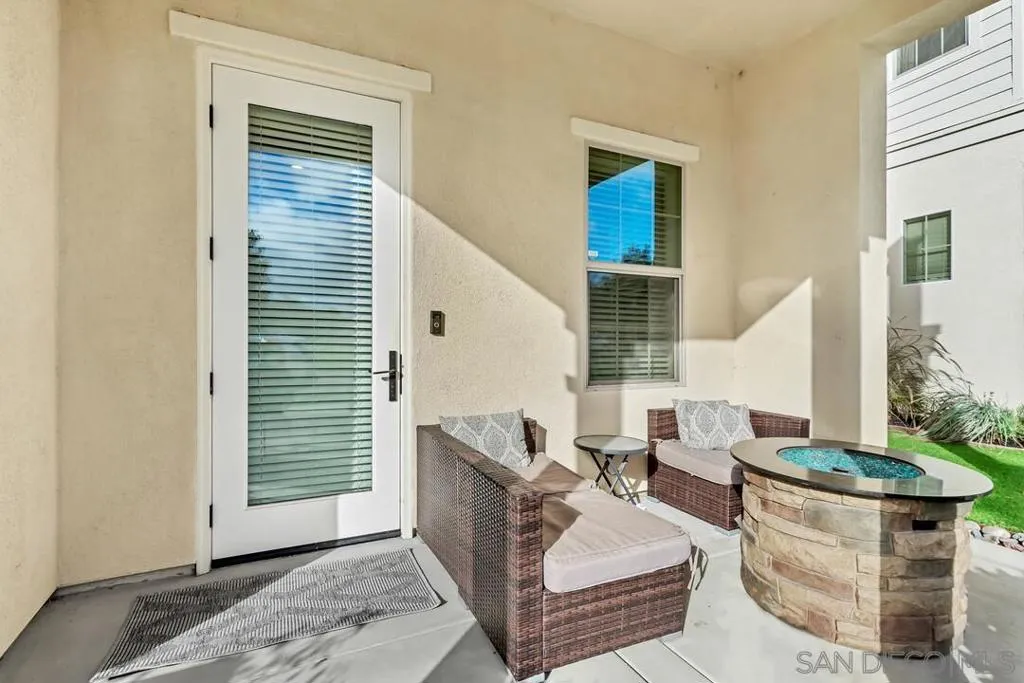 21512 Harmony Village Drive, Escondido, California 92029 home-pic-5