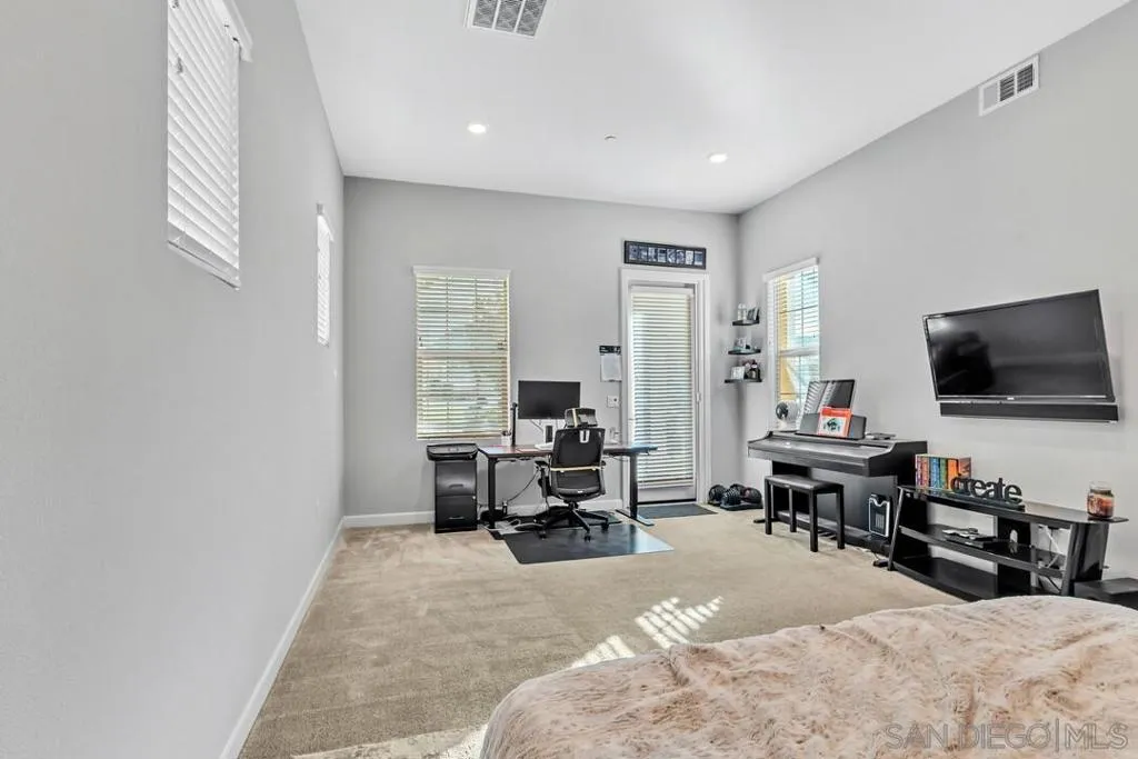 21512 Harmony Village Drive, Escondido, California 92029 home-pic-10