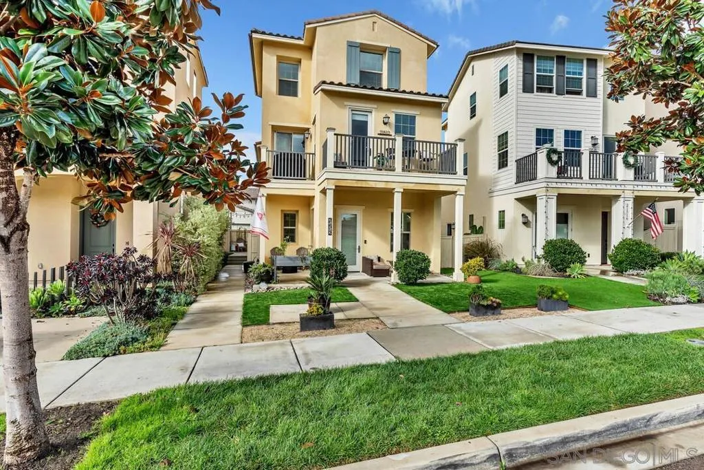 21512 Harmony Village Drive, Escondido, California 92029 home-pic-2