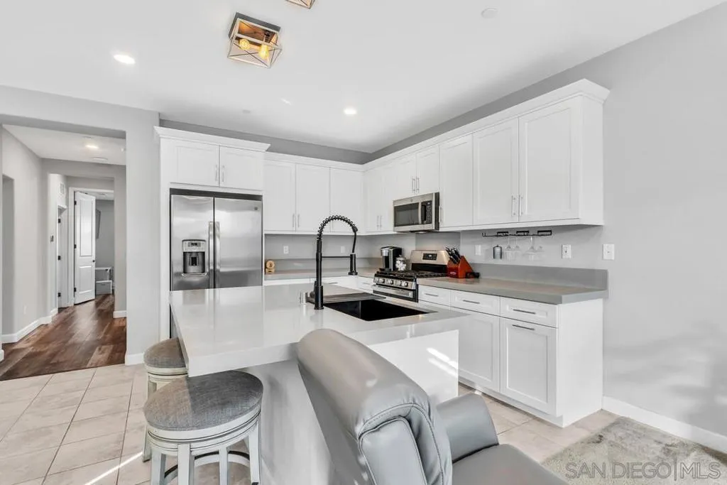 21512 Harmony Village Drive, Escondido, California 92029 home-pic-18