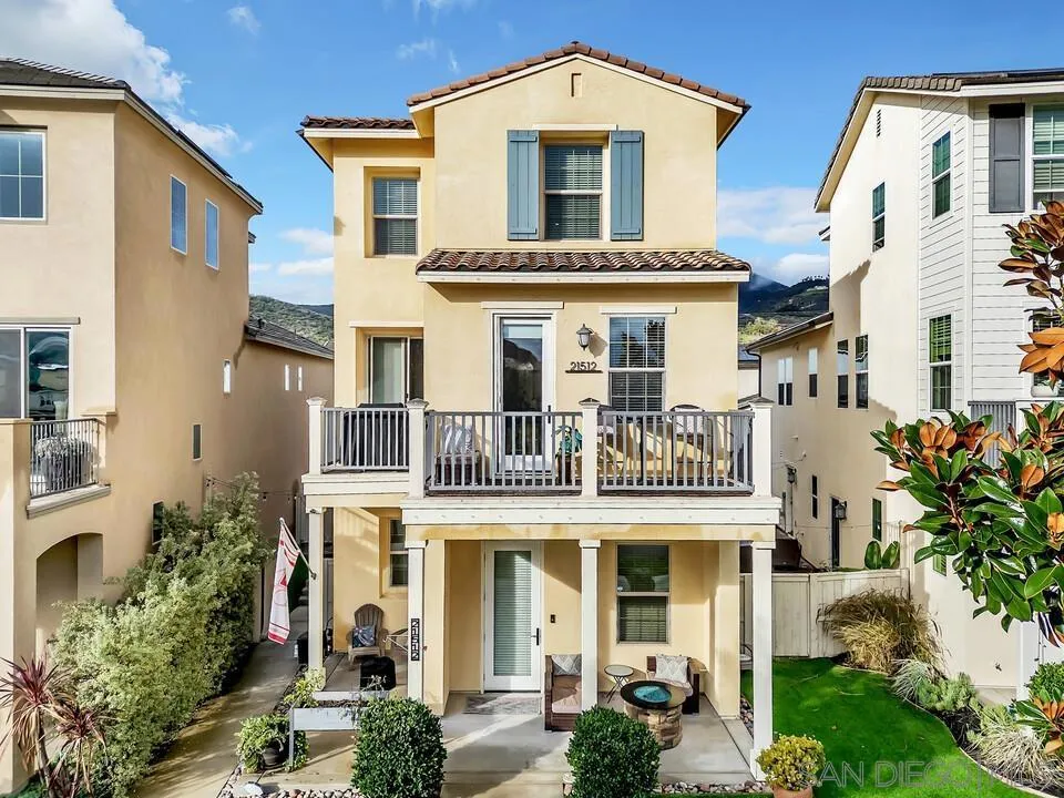 21512 Harmony Village Drive, Escondido, California 92029 home-pic-1
