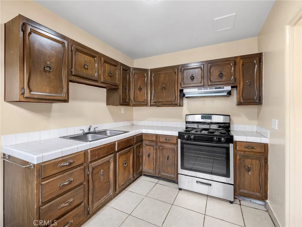 16762 Merrill Street, Victorville, California 92395 home-pic-11