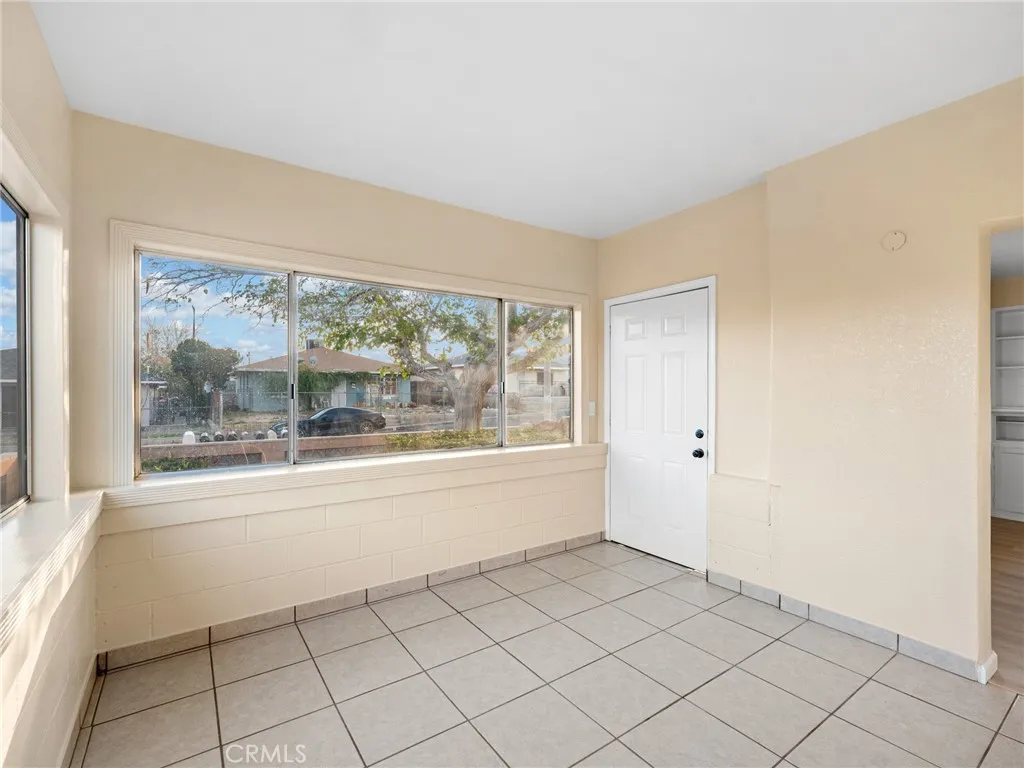 16762 Merrill Street, Victorville, California 92395 home-pic-5