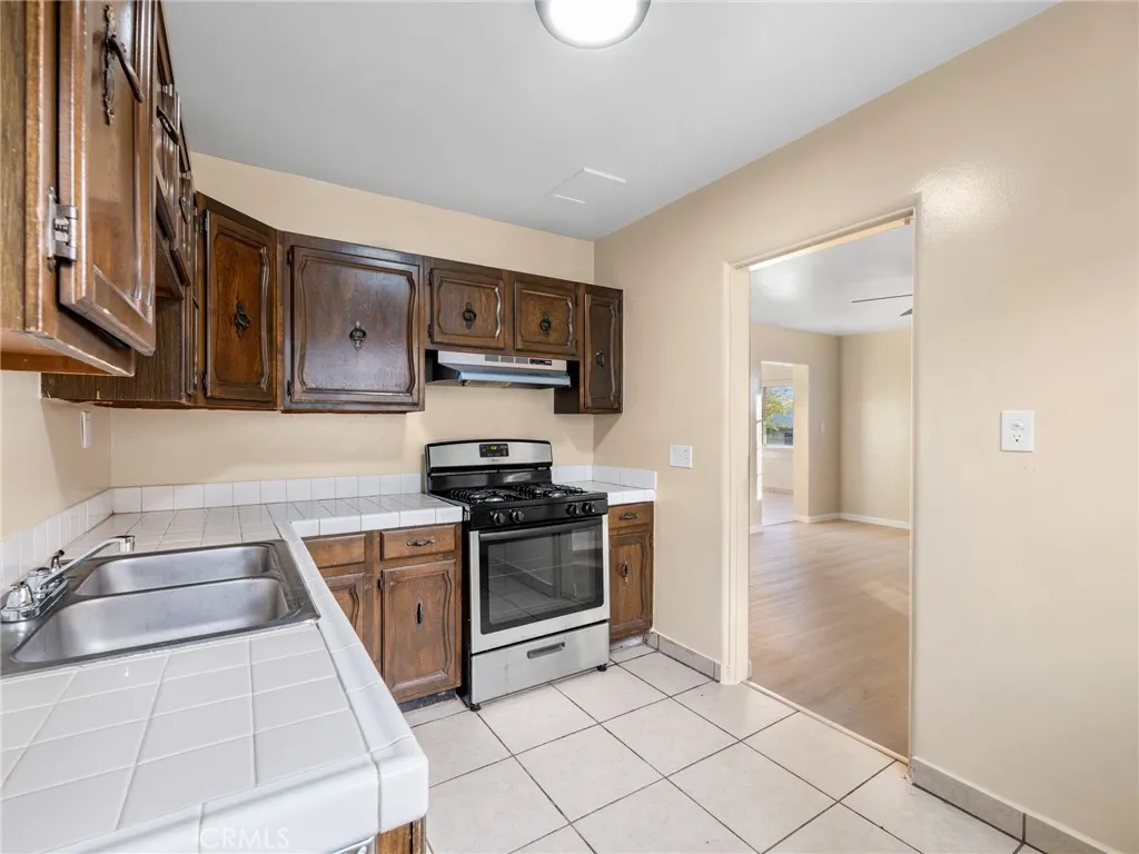 16762 Merrill Street, Victorville, California 92395 home-pic-12