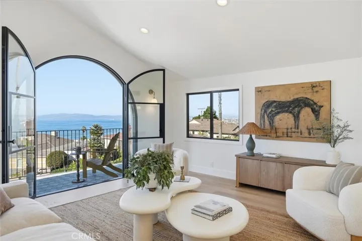 sit down living room ocean views