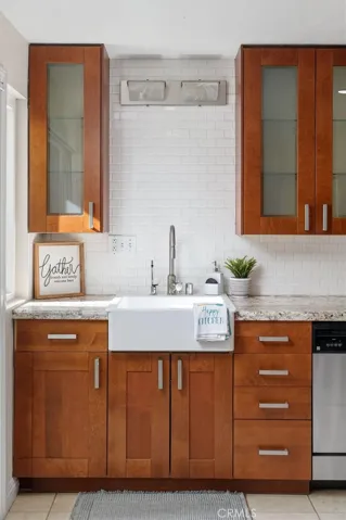 Farmhouse sink, subway tile backsplash, and modern fixtures