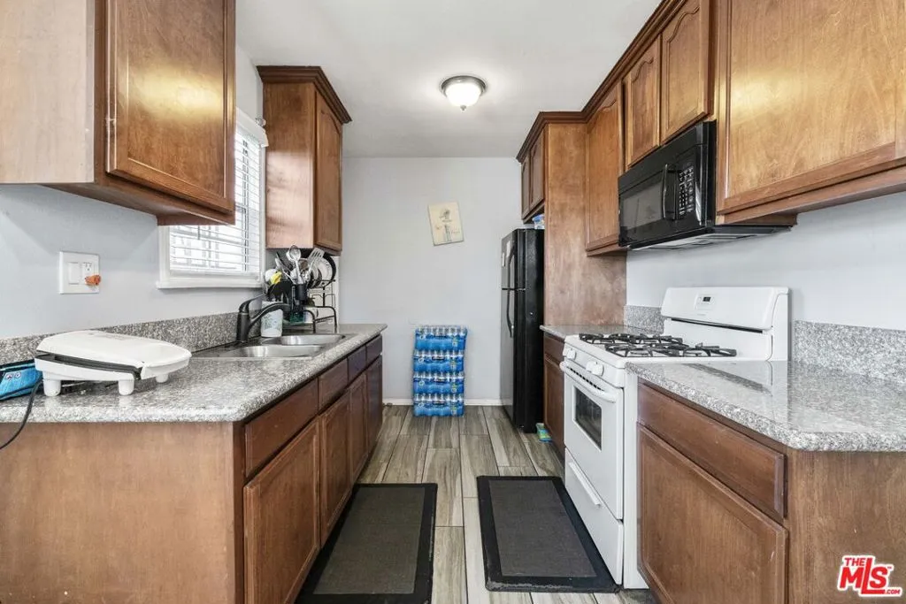 1414 W 54th Street, Los Angeles, California 90062 home-pic-19