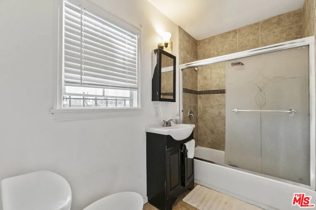 1414 W 54th Street, Los Angeles, California 90062 home-pic-27