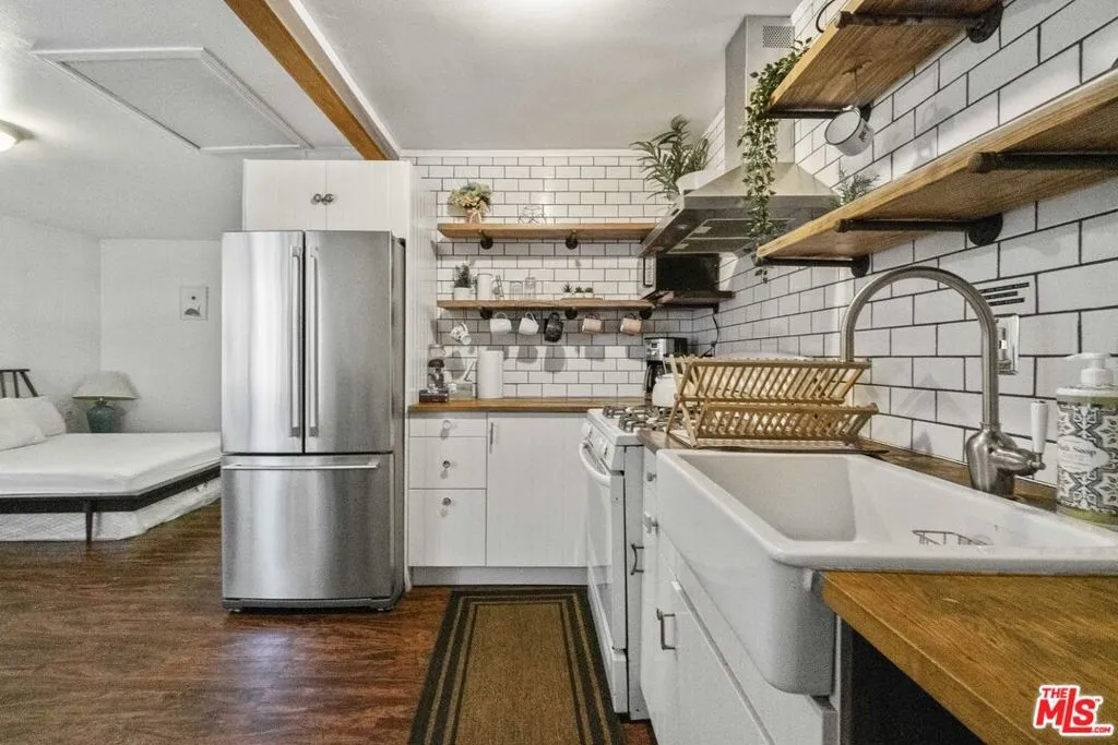 1414 W 54th Street, Los Angeles, California 90062 home-pic-2