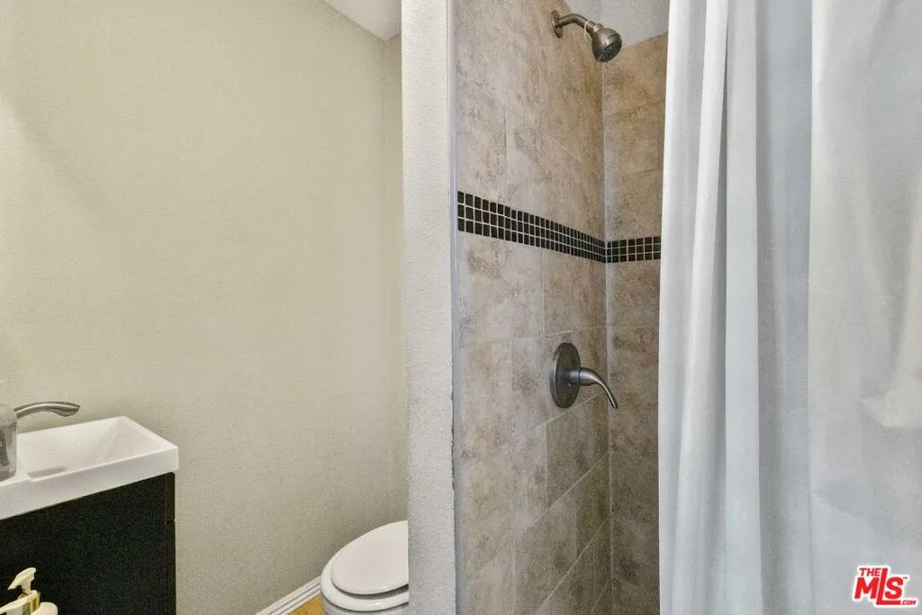 1414 W 54th Street, Los Angeles, California 90062 home-pic-25