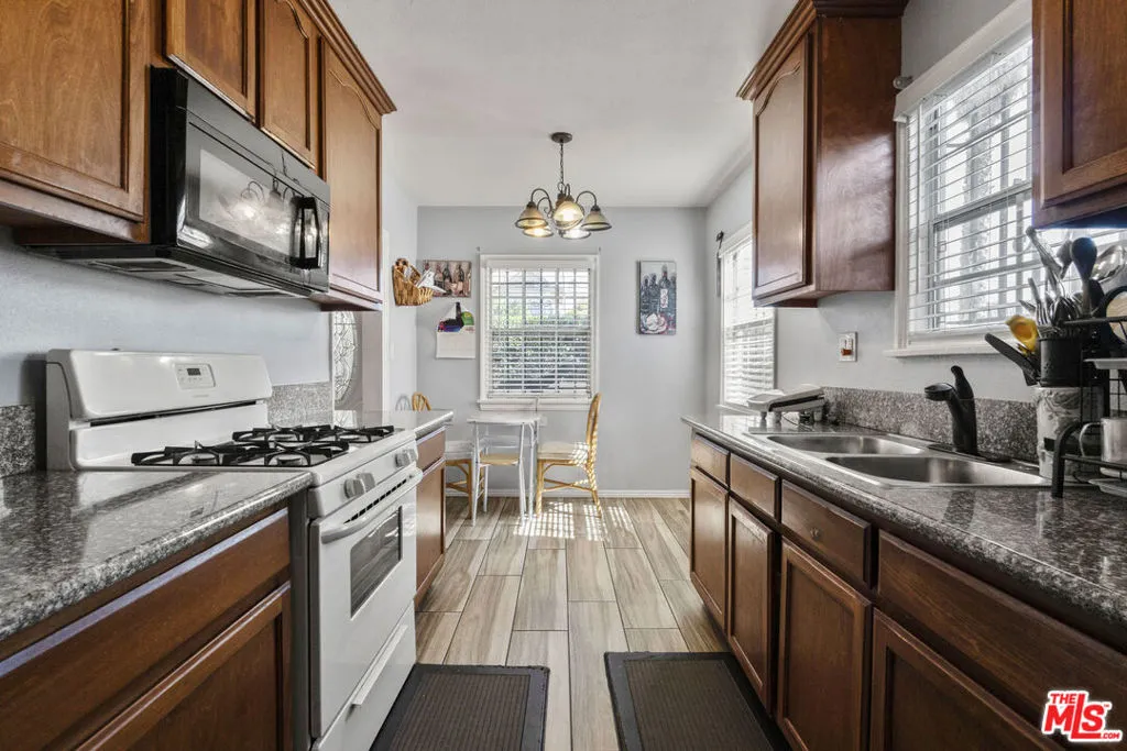 1414 W 54th Street, Los Angeles, California 90062 home-pic-18