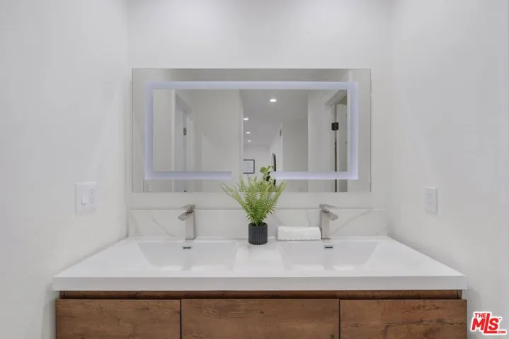 20657 Septo Street, Chatsworth, California 91311