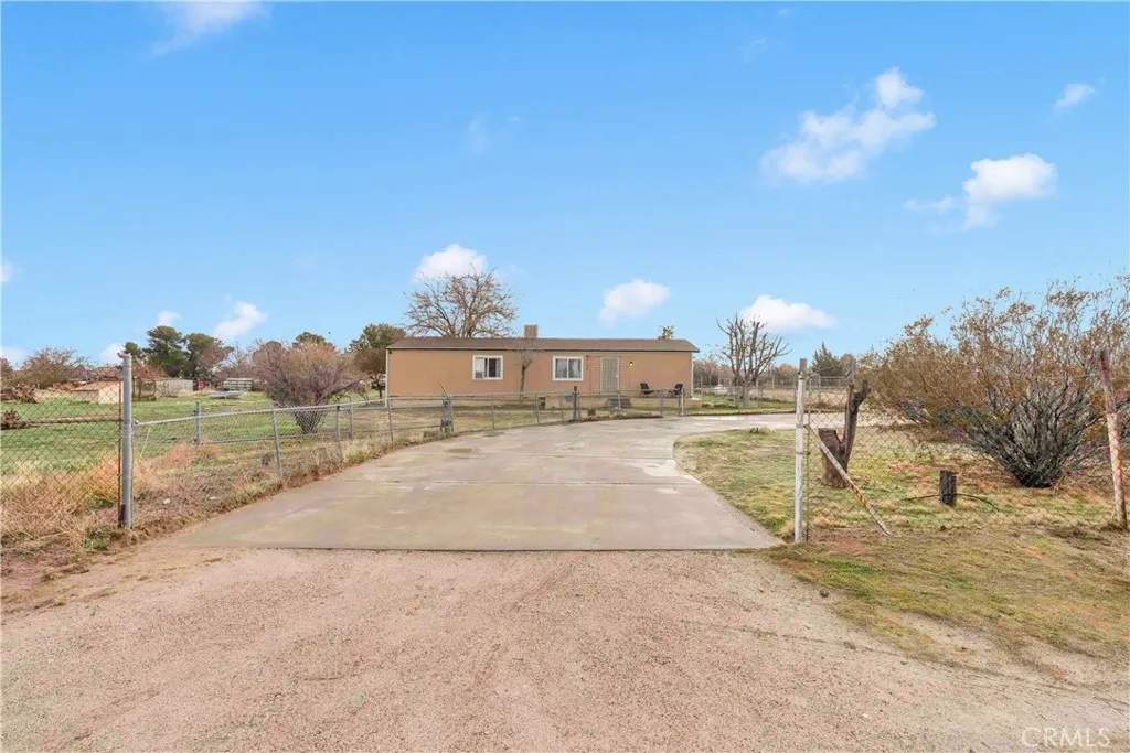 9175 E Avenue S4, Littlerock, California 93543 home-pic-1