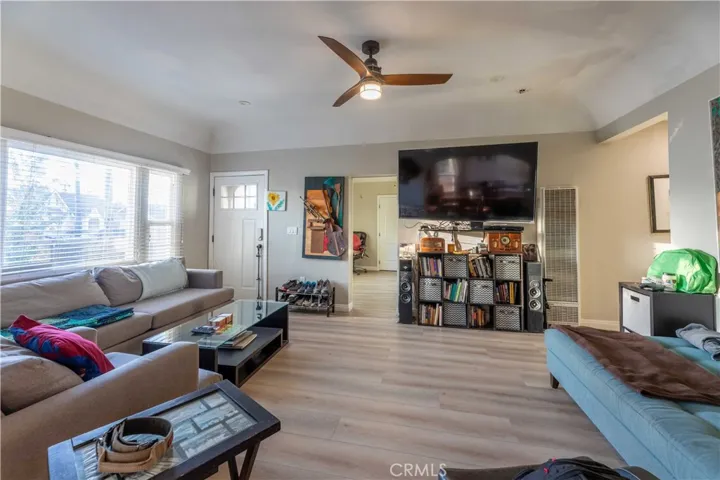 4524 7th Avenue, Los Angeles, California 90043