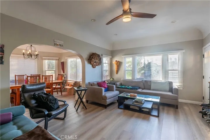 4524 7th Avenue, Los Angeles, California 90043