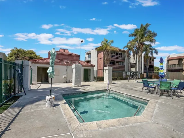 1124 S Citron St, #85 Anaheim, CA 92805 HOA