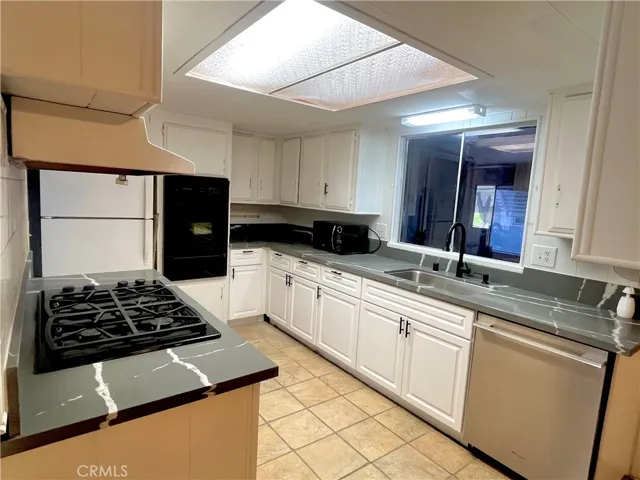 9391 California Avenue 30, Riverside, California 92503