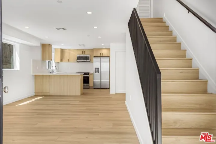 10826 3/4 Hesby Street, North Hollywood, California 91601