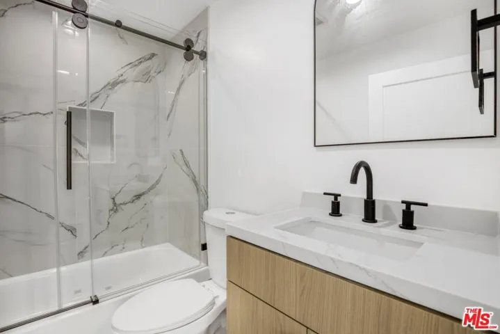 10826 3/4 Hesby Street, North Hollywood, California 91601