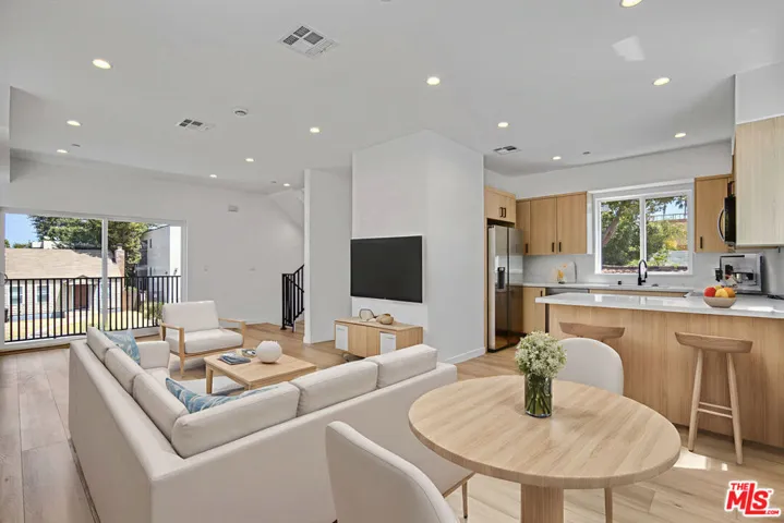 10826 3/4 Hesby Street, North Hollywood, California 91601