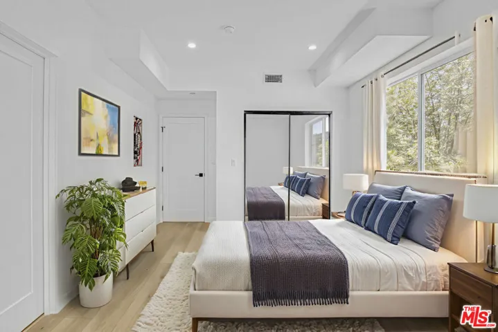 10826 3/4 Hesby Street, North Hollywood, California 91601