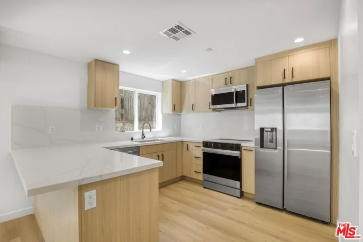 10826 3/4 Hesby Street, North Hollywood, California 91601