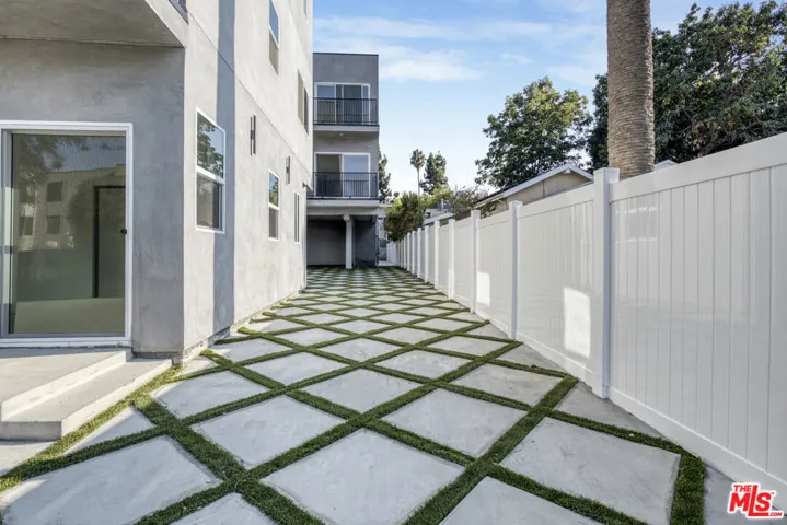 10826 3/4 Hesby Street, North Hollywood, California 91601