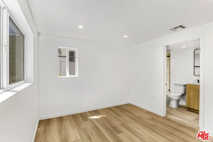 10826 3/4 Hesby Street, North Hollywood, California 91601