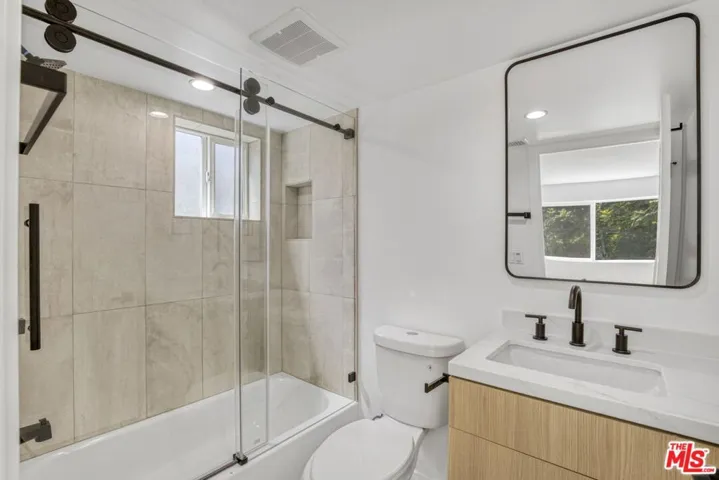 10826 3/4 Hesby Street, North Hollywood, California 91601