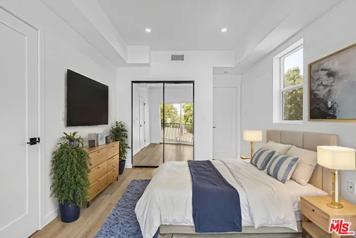 10826 3/4 Hesby Street, North Hollywood, California 91601