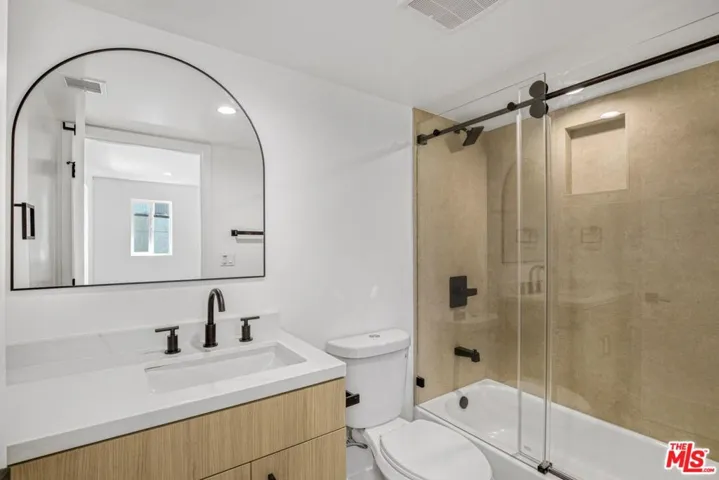 10826 3/4 Hesby Street, North Hollywood, California 91601