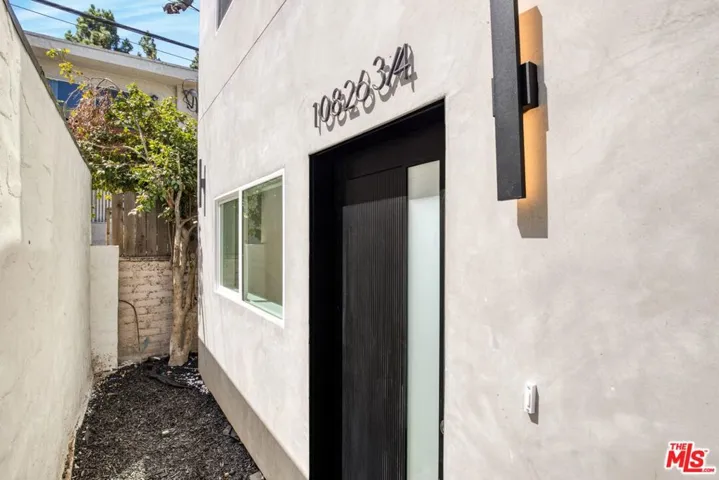 10826 3/4 Hesby Street, North Hollywood, California 91601
