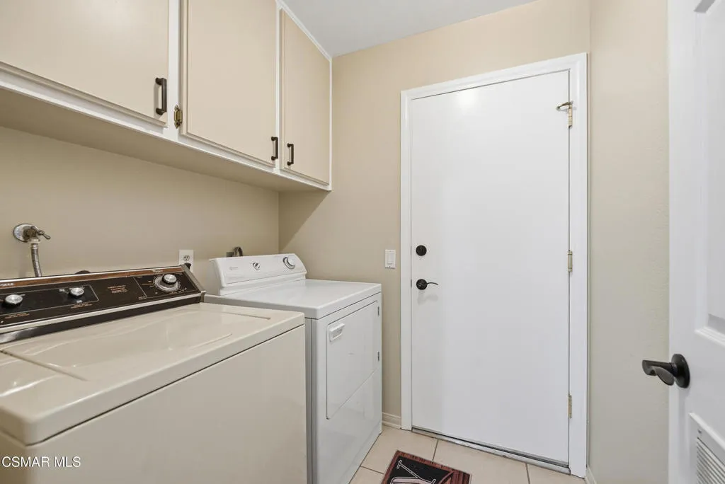 2497 Orangewood Place, Simi Valley, California 93065 home-pic-24