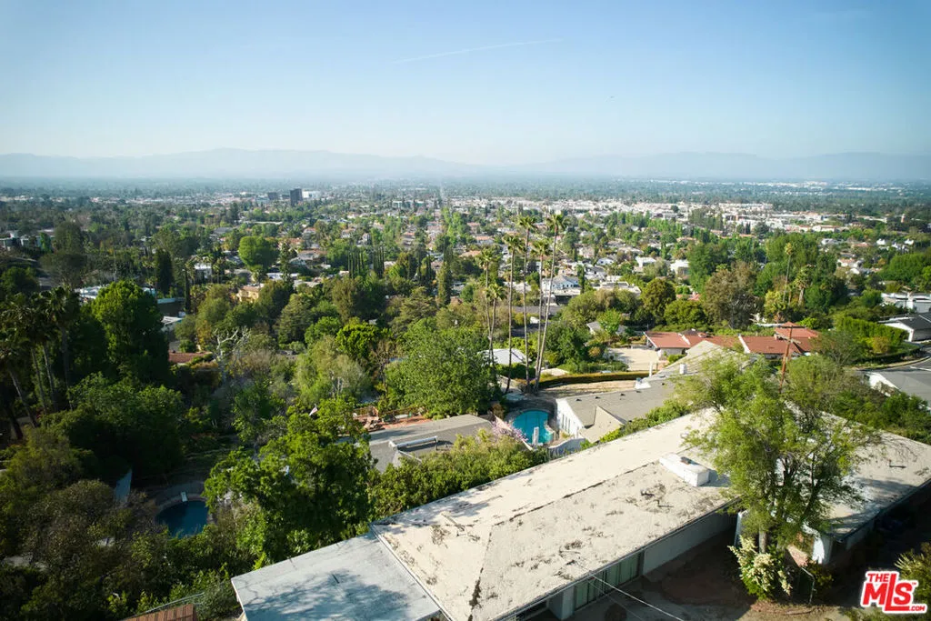 4571 N Gable Drive, Encino, California 91316 home-pic-11