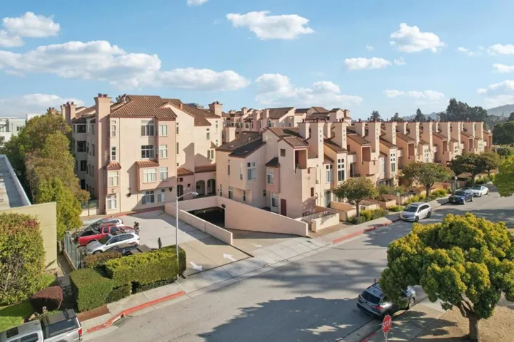 1951 Ofarrell Street 404, San Mateo, California 94403