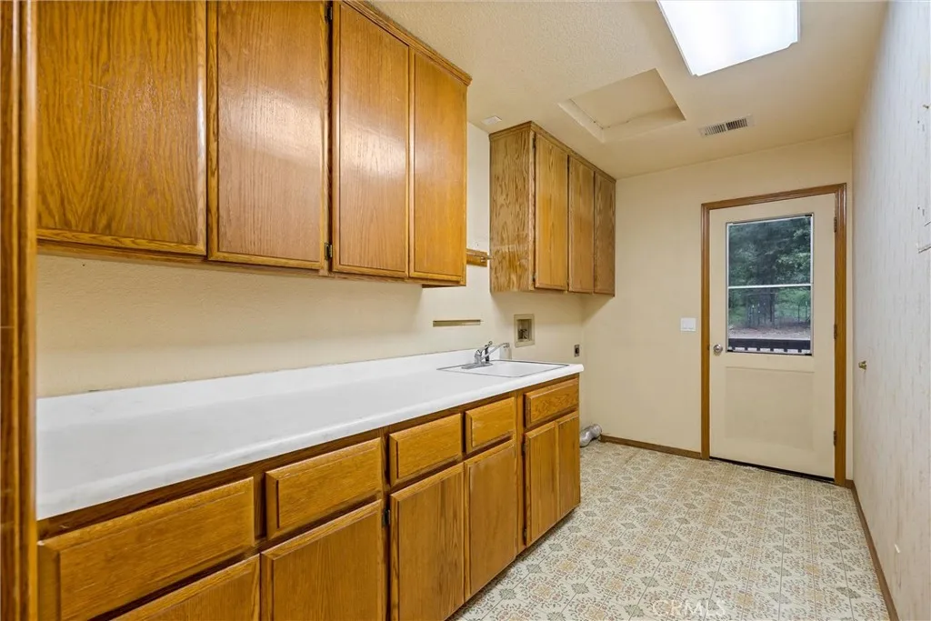 Large laundry room with lots of storage