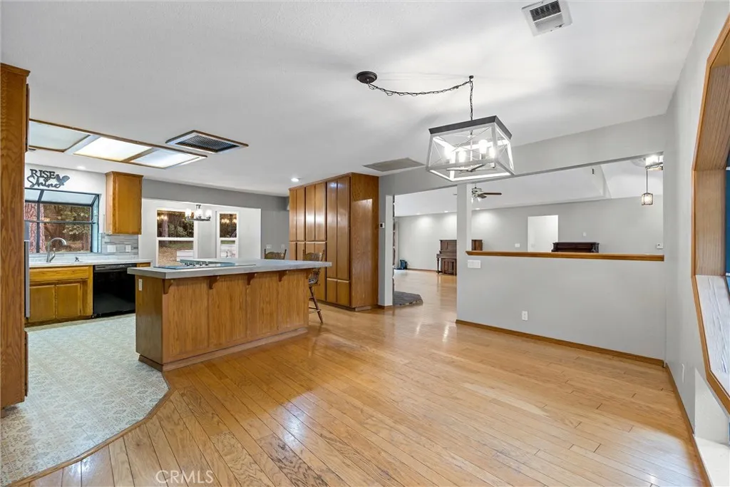 Open kitchen and dinning area