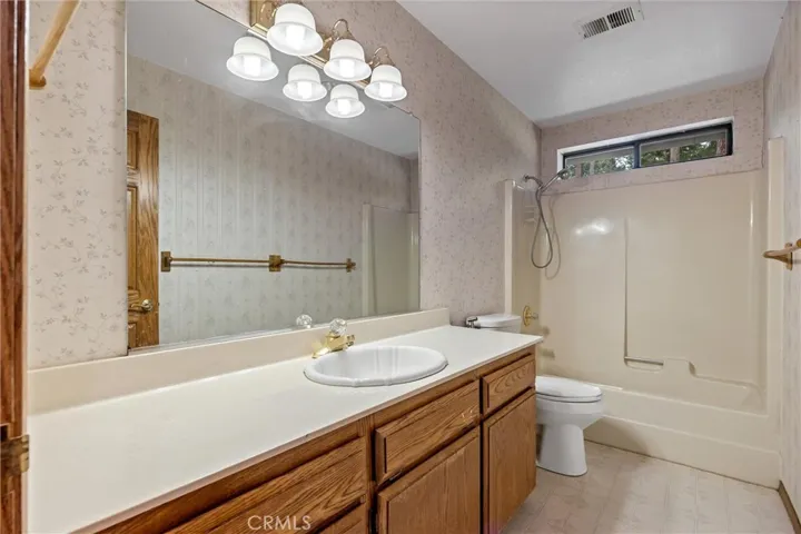 Full guest Bathroom